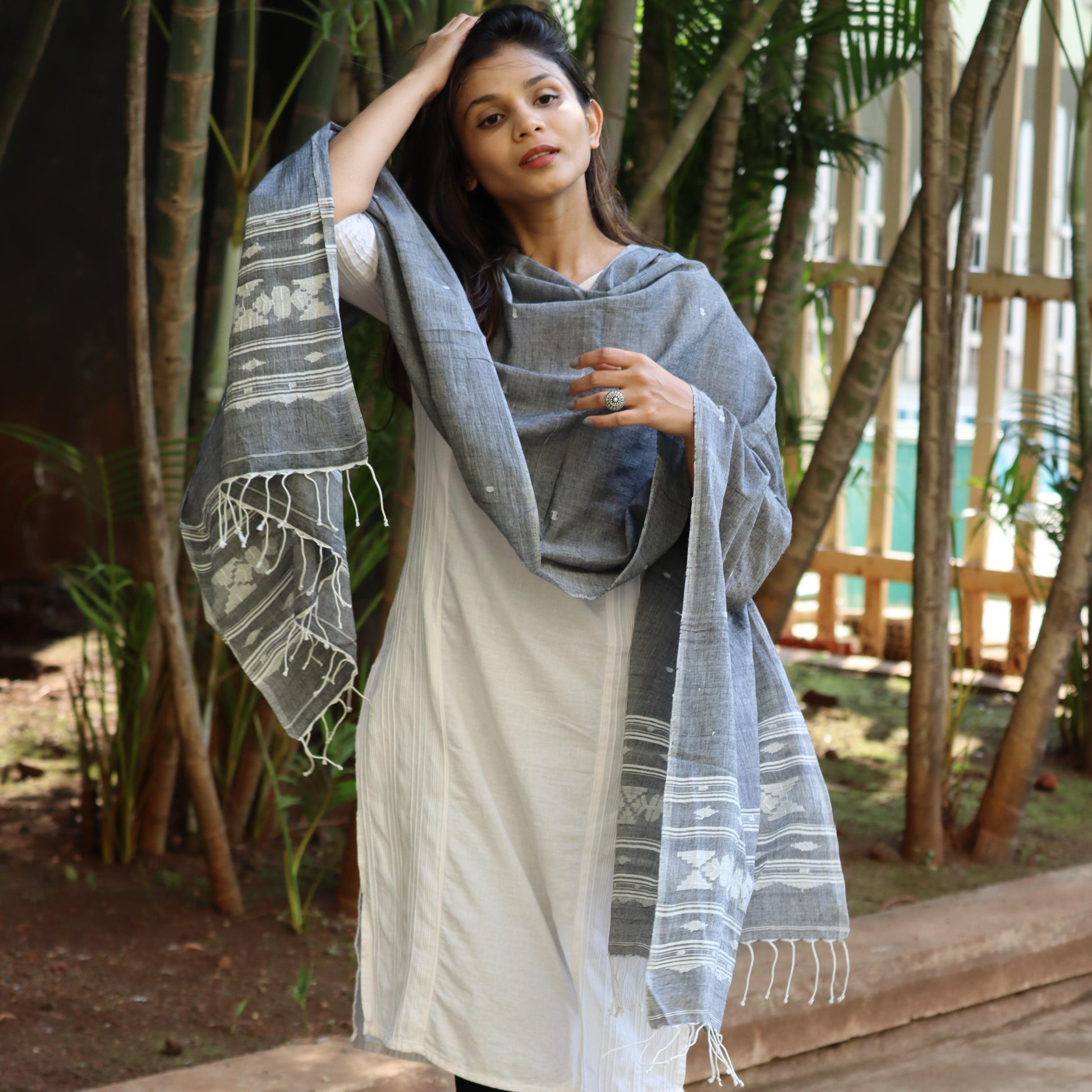 Handloom Jamdani stole - Main Image